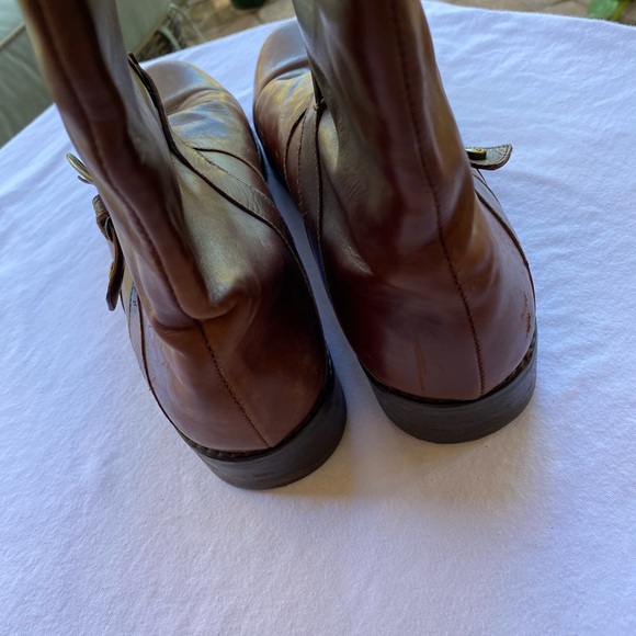 Stuart Weitzman - Picture 4 of 8